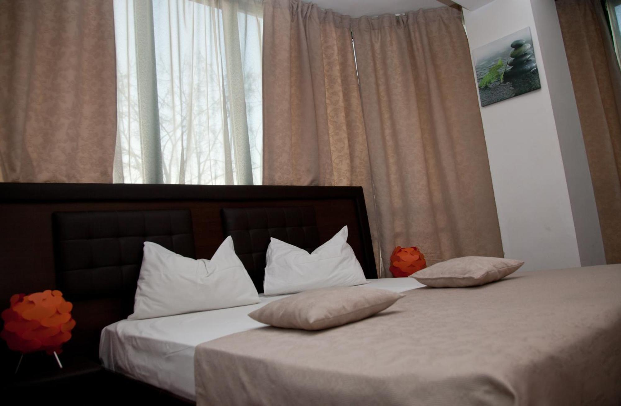 פיטסטי Hotel Metropol חדר תמונה