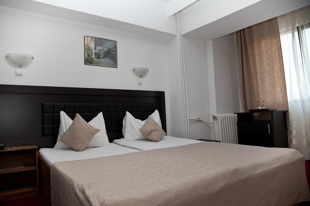 פיטסטי Hotel Metropol חדר תמונה
