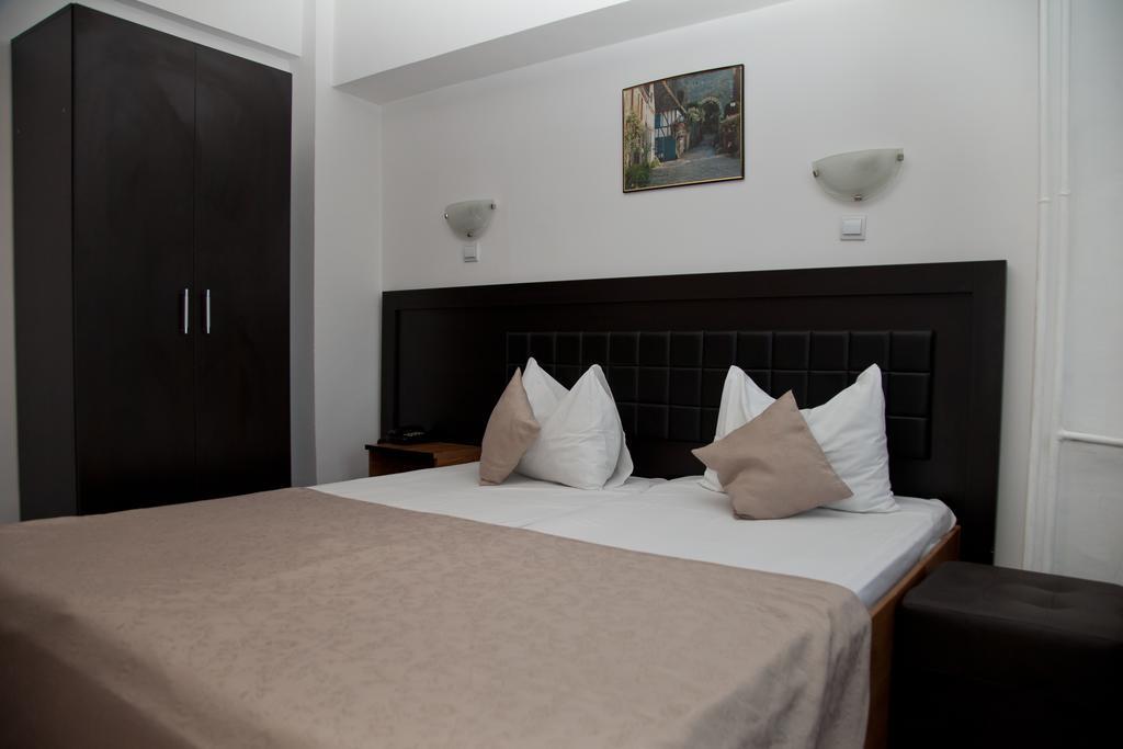 פיטסטי Hotel Metropol חדר תמונה