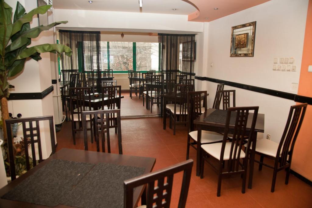 פיטסטי Hotel Metropol מראה חיצוני תמונה