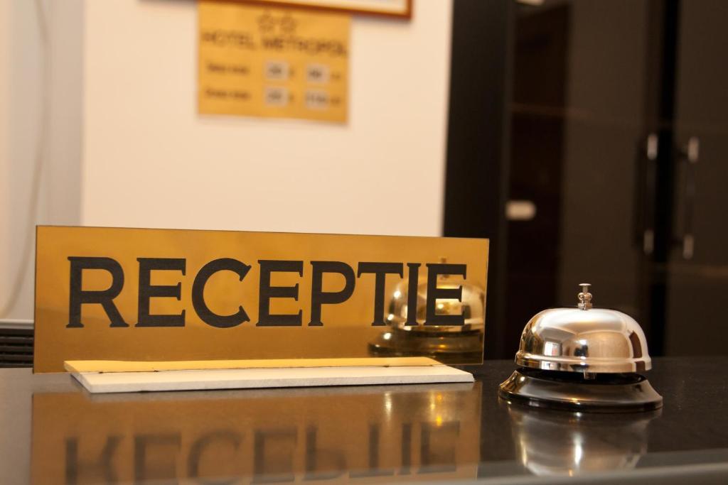 פיטסטי Hotel Metropol מראה חיצוני תמונה