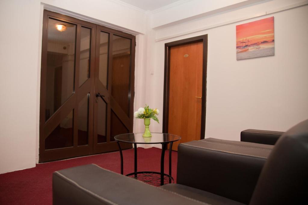 פיטסטי Hotel Metropol מראה חיצוני תמונה