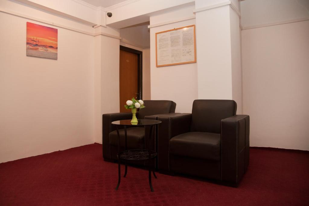 פיטסטי Hotel Metropol מראה חיצוני תמונה